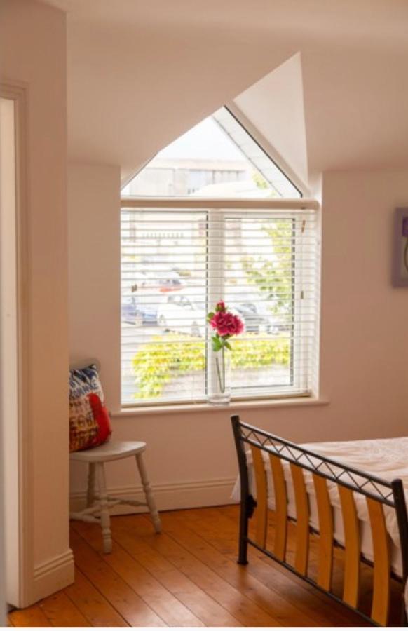 Two Bedroom Townhouse In The Heart Of Dungarvan 邓加文 外观 照片