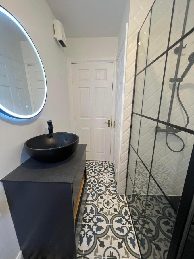 Two Bedroom Townhouse In The Heart Of Dungarvan 邓加文 外观 照片