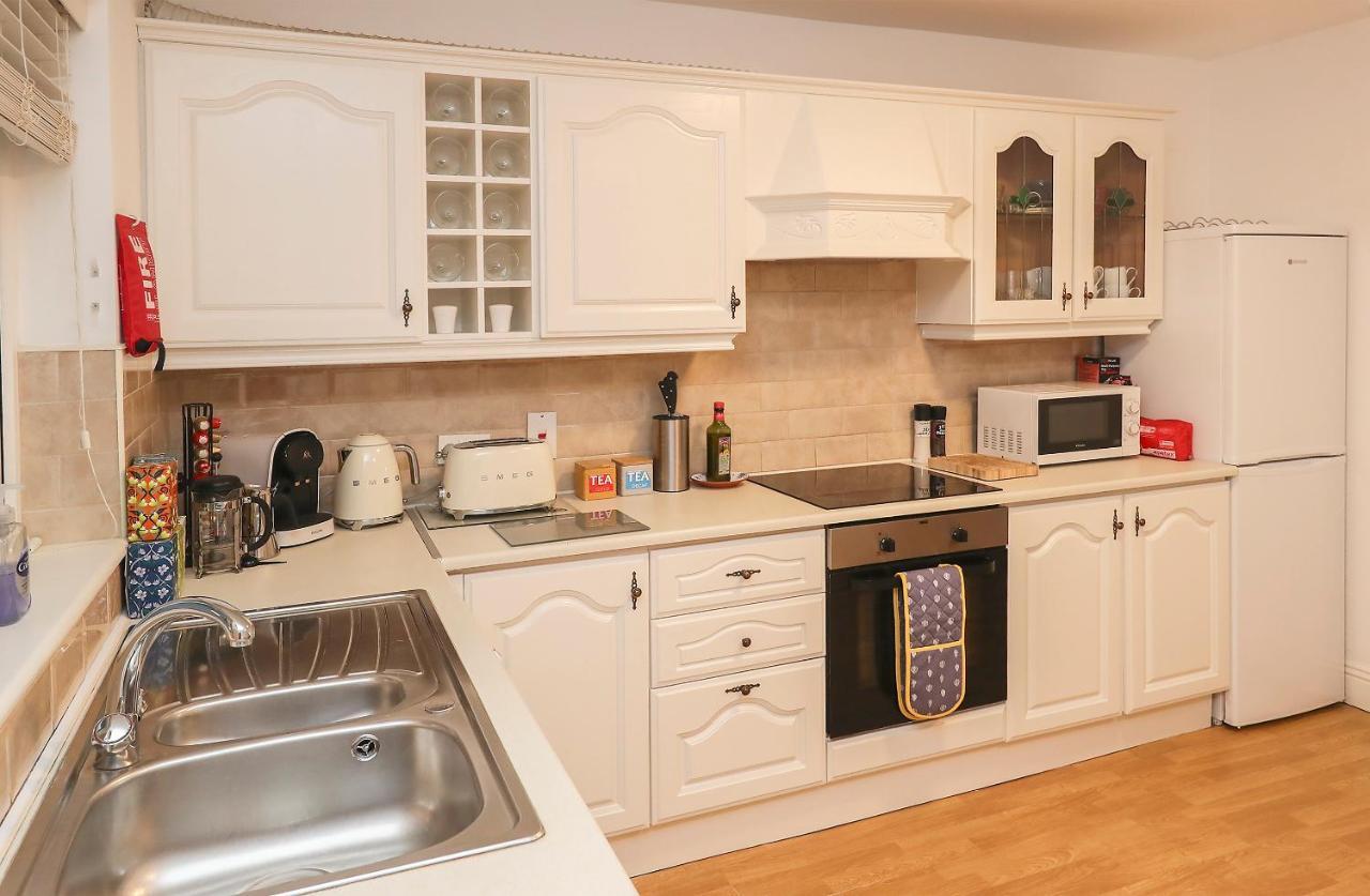 Two Bedroom Townhouse In The Heart Of Dungarvan 邓加文 外观 照片