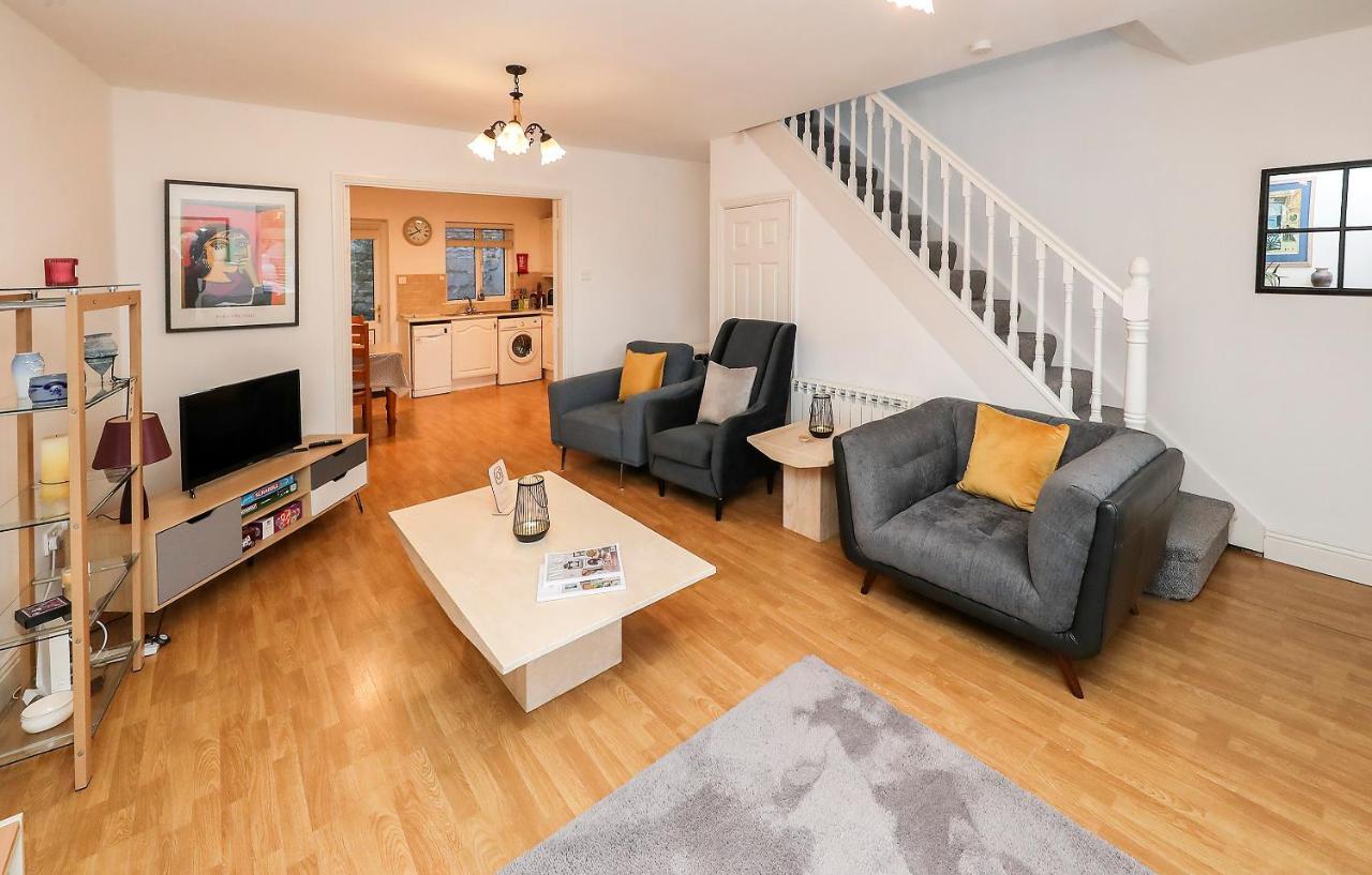 Two Bedroom Townhouse In The Heart Of Dungarvan 邓加文 外观 照片