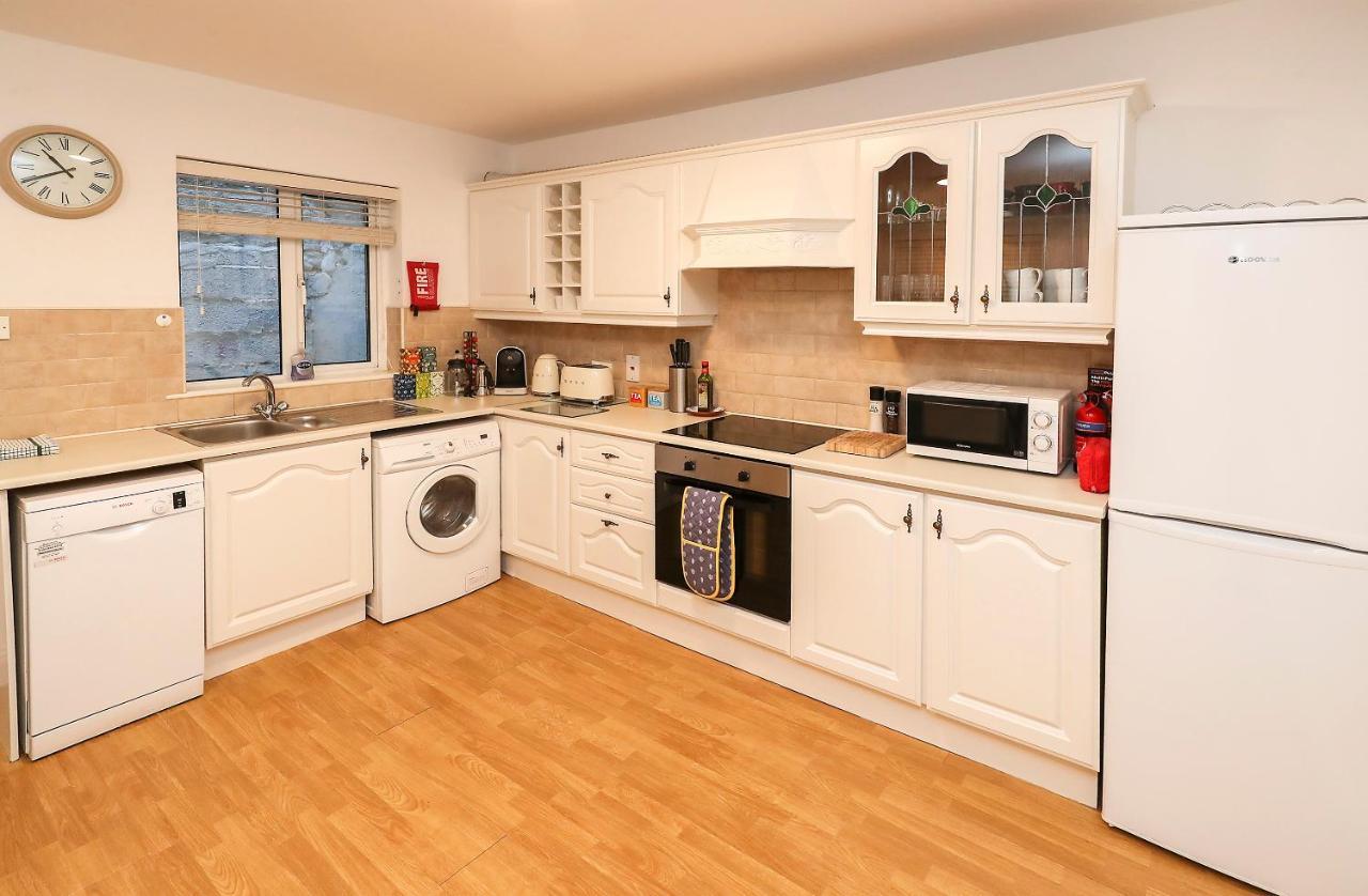 Two Bedroom Townhouse In The Heart Of Dungarvan 邓加文 外观 照片