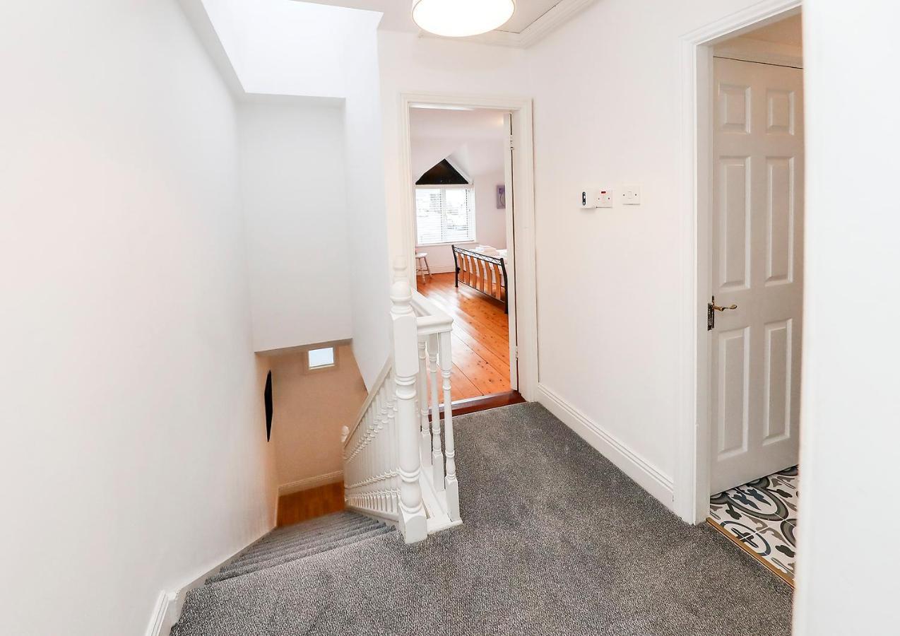 Two Bedroom Townhouse In The Heart Of Dungarvan 邓加文 外观 照片