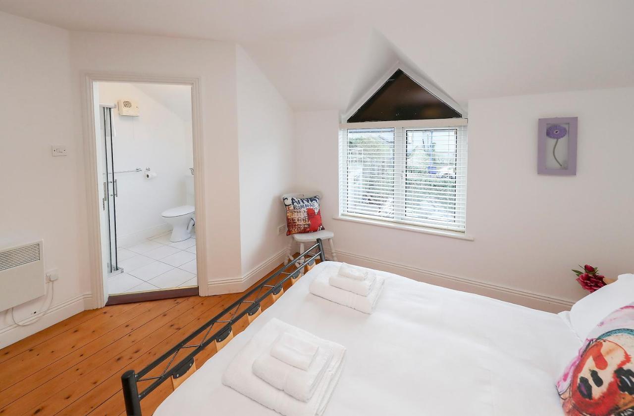 Two Bedroom Townhouse In The Heart Of Dungarvan 邓加文 外观 照片