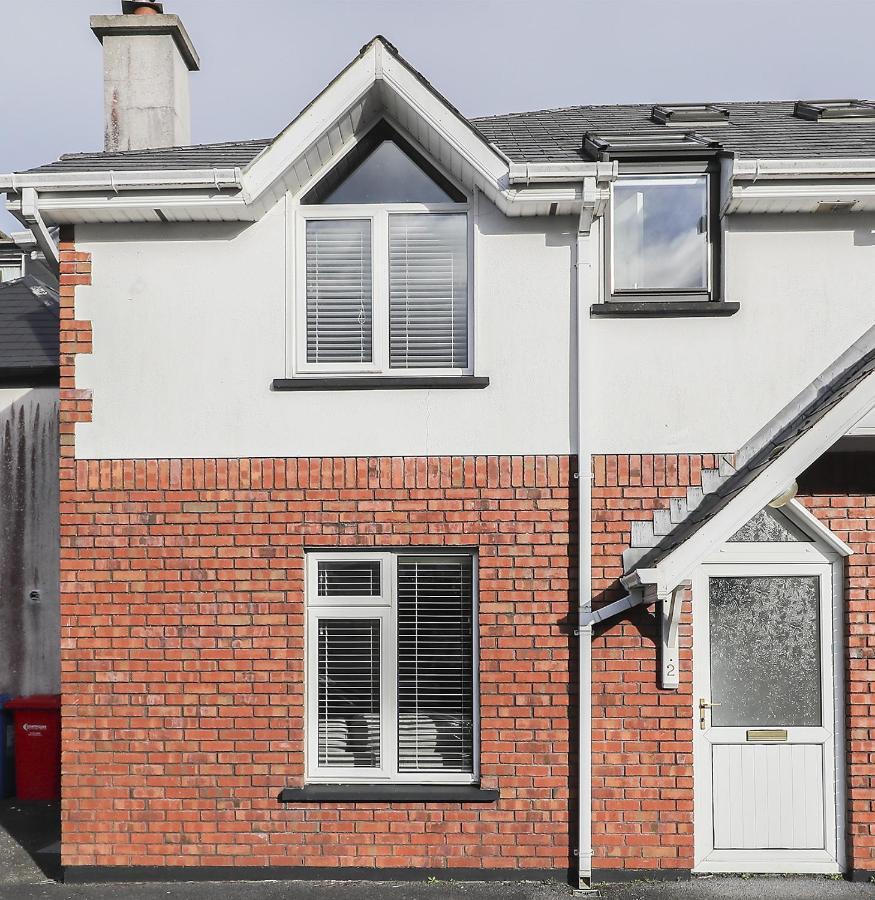 Two Bedroom Townhouse In The Heart Of Dungarvan 邓加文 外观 照片