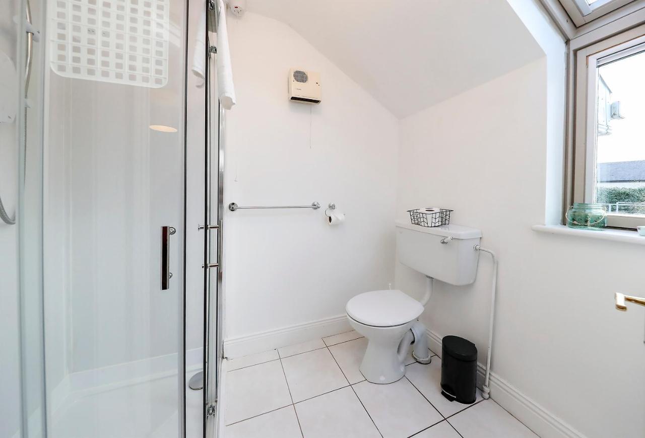 Two Bedroom Townhouse In The Heart Of Dungarvan 邓加文 外观 照片