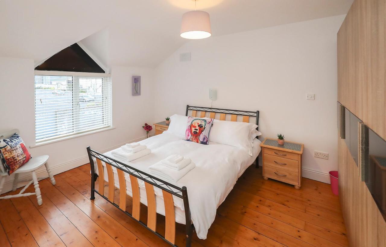 Two Bedroom Townhouse In The Heart Of Dungarvan 邓加文 外观 照片
